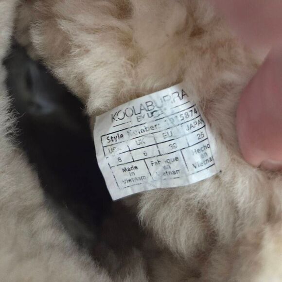 UGG Koolaburra Suede and Shearling Short Boots w/ Bows in Chestnut. Size 8 - Picture 10 of 11